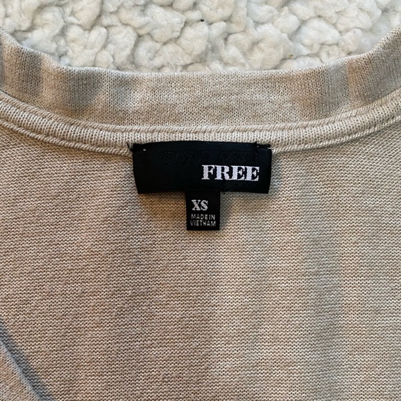 Aritzia Wilfred free soft nude v neck sweater - Picture 3 of 3